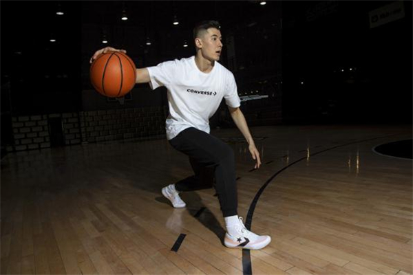 匡威all star pro bb籃球鞋實戰(zhàn)測評 匡威籃球鞋腳感 匡威all star pro bb籃球鞋實戰(zhàn)測評 匡威籃球鞋腳感