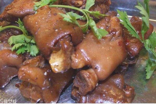 吃豬蹄豐胸嗎 女人吃豬蹄最大的好處 吃豬蹄豐胸嗎 女人吃豬蹄最大的好處