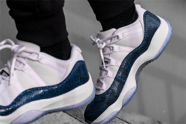 aj11 low藍(lán)蛇開箱測評 aj11 low藍(lán)蛇實物上腳 aj11 low藍(lán)蛇開箱測評 aj11 low藍(lán)蛇實物上腳