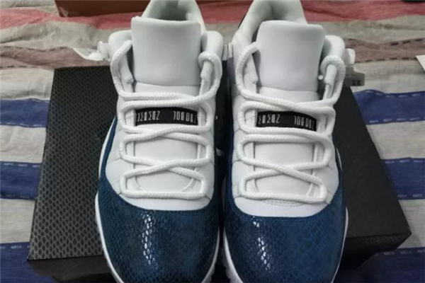 aj11 low藍(lán)蛇開箱測評 aj11 low藍(lán)蛇實物上腳 aj11 low藍(lán)蛇開箱測評 aj11 low藍(lán)蛇實物上腳