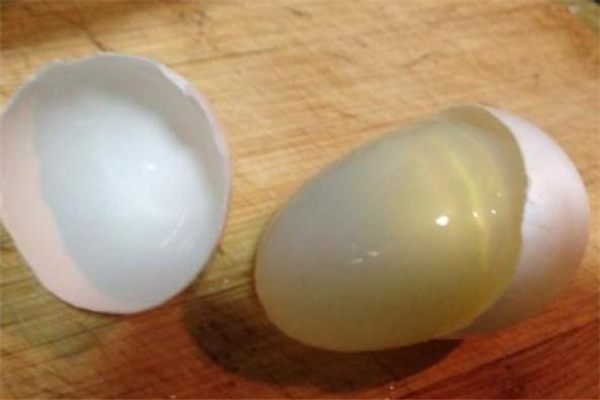 鴿子蛋可以生吃嗎 當(dāng)心有細(xì)菌 鴿子蛋可以生吃嗎 當(dāng)心有細(xì)菌