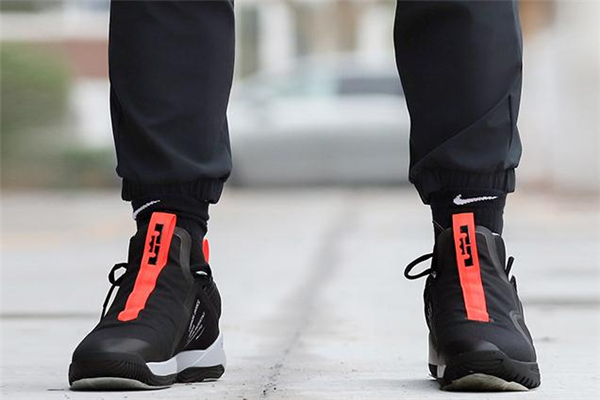 耐克使節(jié)11適合什么位置 使節(jié)11實(shí)戰(zhàn)測評(píng) 耐克使節(jié)11適合什么位置 使節(jié)11實(shí)戰(zhàn)測評(píng)