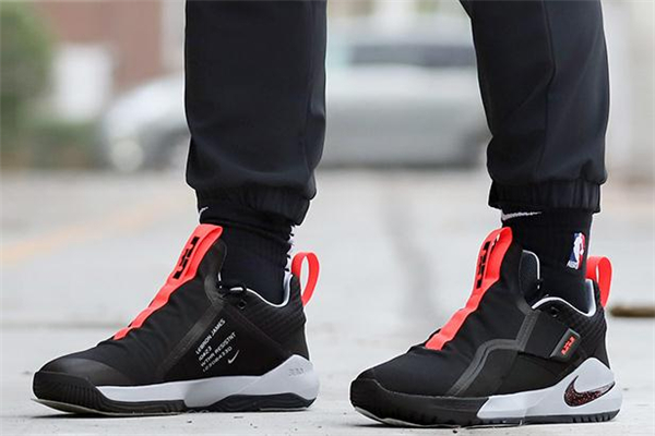 耐克使節(jié)11適合什么位置 使節(jié)11實(shí)戰(zhàn)測評(píng) 耐克使節(jié)11適合什么位置 使節(jié)11實(shí)戰(zhàn)測評(píng)