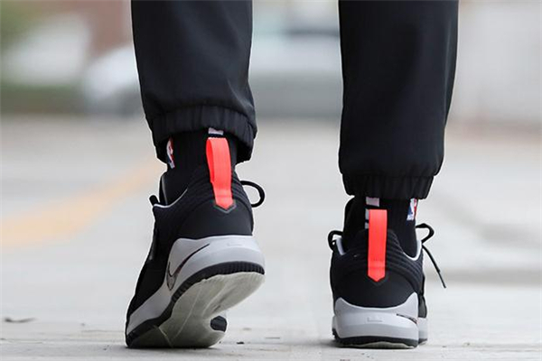 耐克使節(jié)11適合什么位置 使節(jié)11實(shí)戰(zhàn)測評(píng) 耐克使節(jié)11適合什么位置 使節(jié)11實(shí)戰(zhàn)測評(píng)