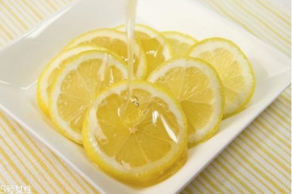 自制檸檬面膜有哪些 檸檬面膜的功效與作用 自制檸檬面膜有哪些 檸檬面膜的功效與作用