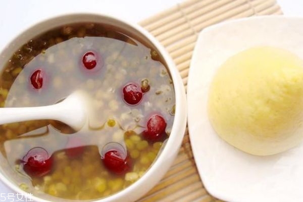 綠豆湯煮多久最解毒 半個小時以上 綠豆湯煮多久最解毒 半個小時以上