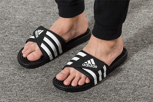 阿迪達(dá)斯拖鞋能沾水嗎 當(dāng)心會發(fā)臭 阿迪達(dá)斯拖鞋能沾水嗎 當(dāng)心會發(fā)臭