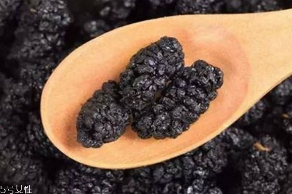 桑葚干是怎么做出來的 桑葚干的價值 桑葚干是怎么做出來的 桑葚干的價值