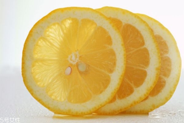 自制檸檬面膜有哪些 檸檬面膜的功效與作用 自制檸檬面膜有哪些 檸檬面膜的功效與作用