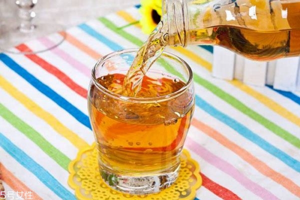 蘋(píng)果醋的功效與作用 蘋(píng)果醋的使用方法 蘋(píng)果醋的功效與作用 蘋(píng)果醋的使用方法