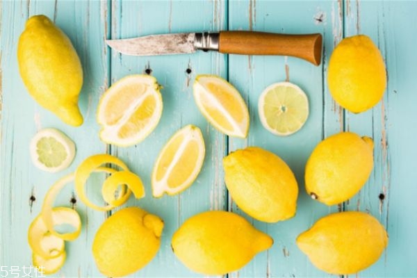 自制檸檬面膜有哪些 檸檬面膜的功效與作用 自制檸檬面膜有哪些 檸檬面膜的功效與作用
