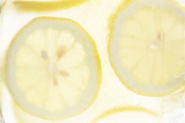 自制檸檬面膜有哪些 檸檬面膜的功效與作用 自制檸檬面膜有哪些 檸檬面膜的功效與作用