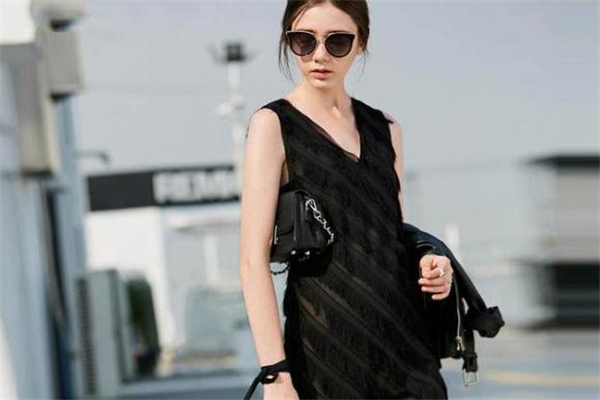 手臂粗可以穿無袖嗎 選對款式很顯瘦 手臂粗可以穿無袖嗎 選對款式很顯瘦