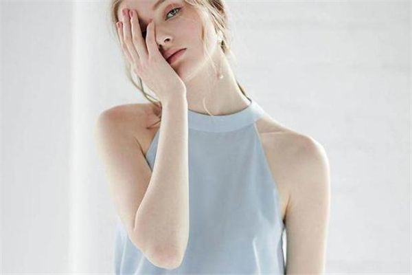 手臂粗可以穿無袖嗎 選對款式很顯瘦 手臂粗可以穿無袖嗎 選對款式很顯瘦