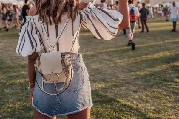 泡泡袖上衣配什么裙子 打造復(fù)古宮廷風(fēng) 泡泡袖上衣配什么裙子 打造復(fù)古宮廷風(fēng)