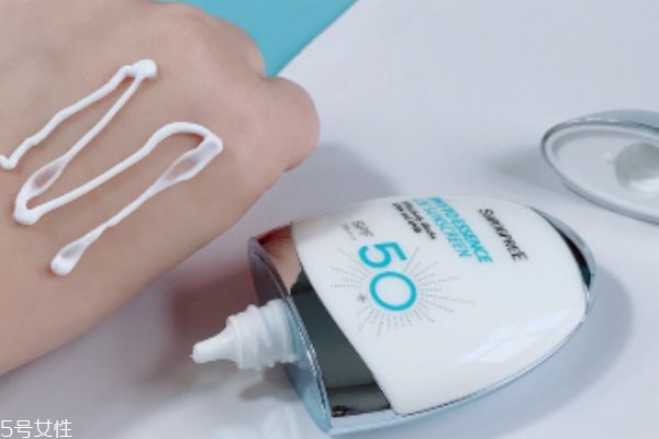 香蒲麗精華防曬霜好用嗎 香蒲麗防曬是物理防曬 香蒲麗精華防曬霜好用嗎 香蒲麗防曬是物理防曬