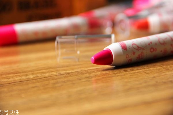 ukiss悠珂思口紅哪個(gè)色號(hào)火 悠珂思口紅試色 ukiss悠珂思口紅哪個(gè)色號(hào)火 悠珂思口紅試色