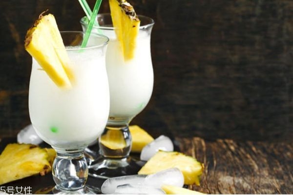 吃完菠蘿可以喝牛奶嗎 吃完菠蘿喝牛奶會怎樣 吃完菠蘿可以喝牛奶嗎 吃完菠蘿喝牛奶會怎樣