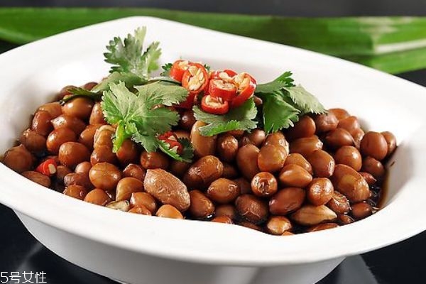 花生米泡醋一天吃多少 哪些人要少吃 花生米泡醋一天吃多少 哪些人要少吃