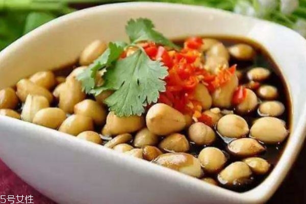 花生米泡醋一天吃多少 哪些人要少吃 花生米泡醋一天吃多少 哪些人要少吃