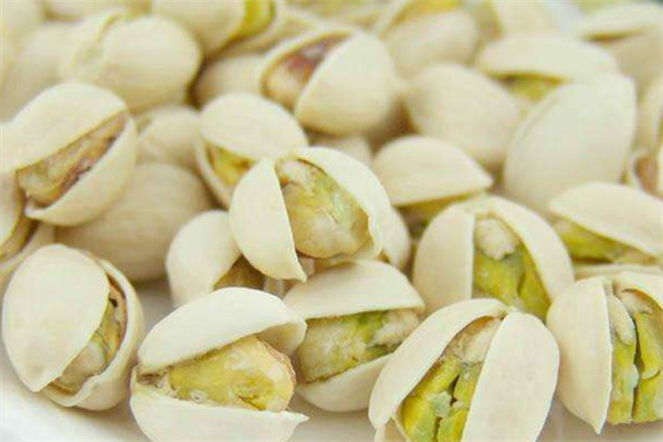 開心果能和牛奶一起吃嗎 牛奶食用方法 開心果能和牛奶一起吃嗎 牛奶食用方法