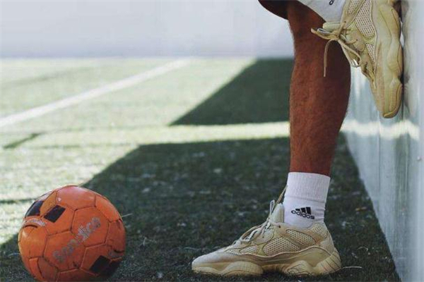 yeezy 500能用防水噴霧嗎 要選對種類 yeezy 500能用防水噴霧嗎 要選對種類