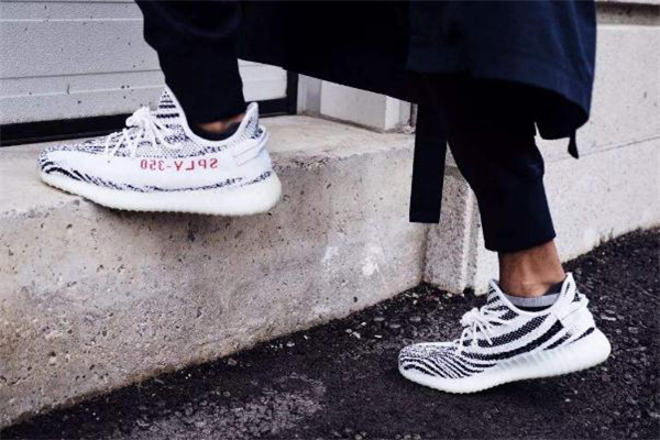 yeezy 500和350哪個(gè)舒服 爆款椰子鞋腳感對(duì)比 yeezy 500和350哪個(gè)舒服 爆款椰子鞋腳感對(duì)比
