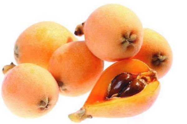 枇杷皮和枇杷核能吃嗎 食用枇杷要注意 枇杷皮和枇杷核能吃嗎 食用枇杷要注意