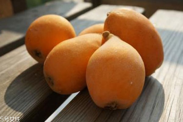 怎么剝枇杷不臟手 枇杷膏的做法 怎么剝枇杷不臟手 枇杷膏的做法