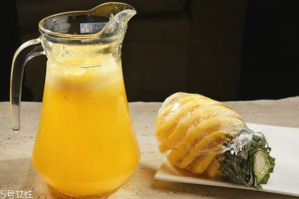 吃完菠蘿可以喝牛奶嗎 吃完菠蘿喝牛奶會怎樣 吃完菠蘿可以喝牛奶嗎 吃完菠蘿喝牛奶會怎樣