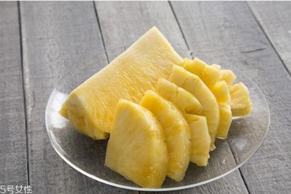 切開的菠蘿怎么保存 菠蘿切開后可以放多久 切開的菠蘿怎么保存 菠蘿切開后可以放多久