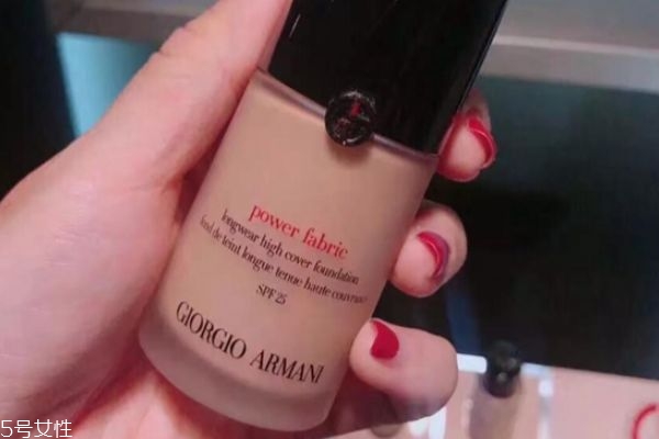 阿瑪尼唇釉怎么看日期 阿瑪尼彩妝的保質期