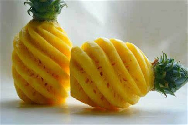 菠蘿可以和芒果一起吃嗎 菠蘿怎么吃好 菠蘿可以和芒果一起吃嗎 菠蘿怎么吃好