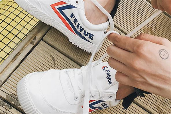 飛躍小白鞋配什么襪子 飛躍小白鞋搭配攻略 飛躍小白鞋配什么襪子 飛躍小白鞋搭配攻略