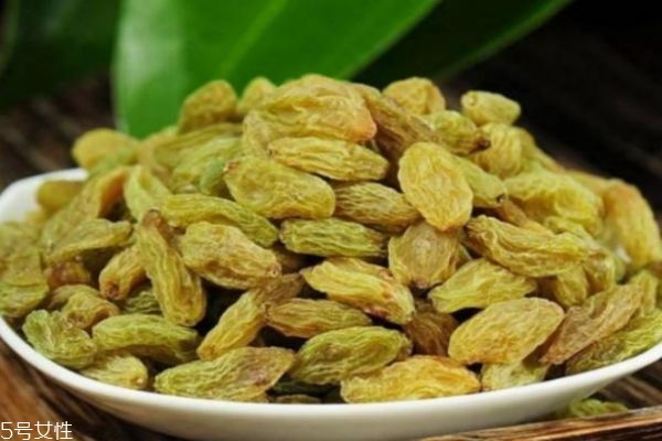 堅持吃葡萄干有什么好處 堅持吃葡萄干的好處 堅持吃葡萄干有什么好處 堅持吃葡萄干的好處