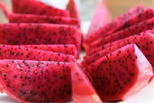 火龍果可以經(jīng)常吃嗎 火龍果吃法 火龍果可以經(jīng)常吃嗎 火龍果吃法