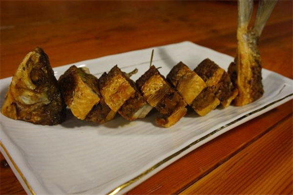 煎釀鯪魚的做法 著名廣東菜食譜 煎釀鯪魚的做法 著名廣東菜食譜