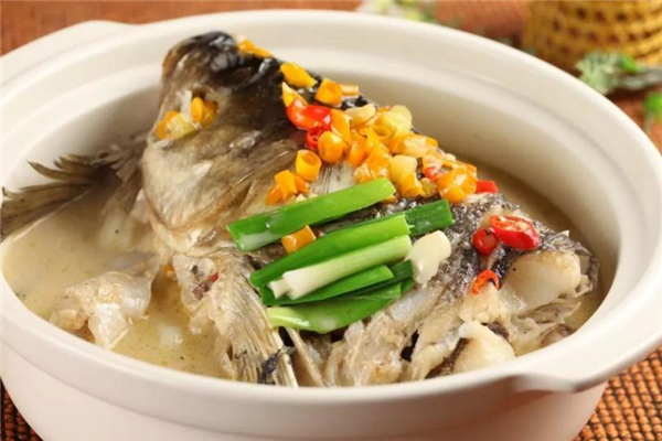 花鰱和白鰱的區(qū)別 花鰱和白鰱哪個好吃 花鰱和白鰱的區(qū)別 花鰱和白鰱哪個好吃