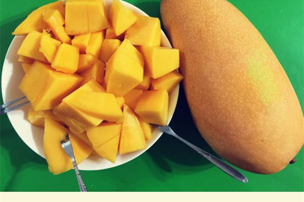 芒果可以和香蕉一起吃嗎 芒果的功效 芒果可以和香蕉一起吃嗎 芒果的功效