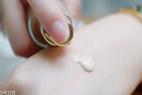 蘭蔻持妝粉底液色號 教你如何挑選正確色號 蘭蔻持妝粉底液色號 教你如何挑選正確色號