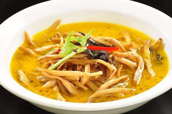 黃花菜可以燉雞嗎 黃花菜燉雞做法 黃花菜可以燉雞嗎 黃花菜燉雞做法