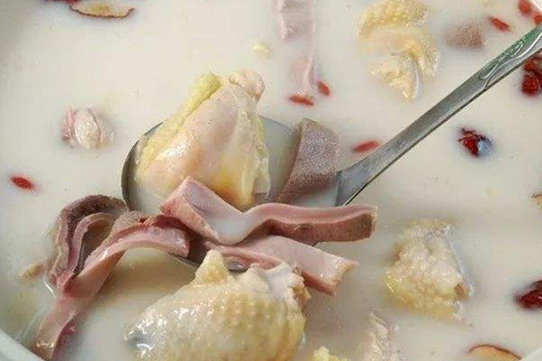 豬肚雞湯的功效與作用 豬肚雞的好處 豬肚雞湯的功效與作用 豬肚雞的好處