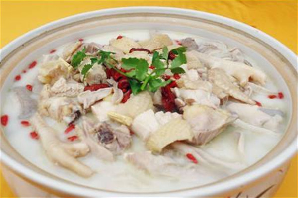 豬肚雞湯的功效與作用 豬肚雞的好處 豬肚雞湯的功效與作用 豬肚雞的好處