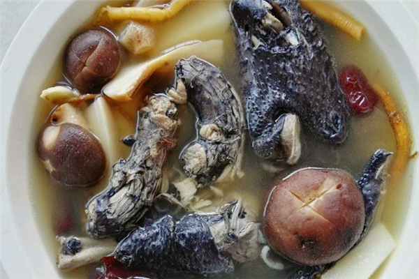 烏雞花膠湯會(huì)不會(huì)上火 注意控制用量 烏雞花膠湯會(huì)不會(huì)上火 注意控制用量