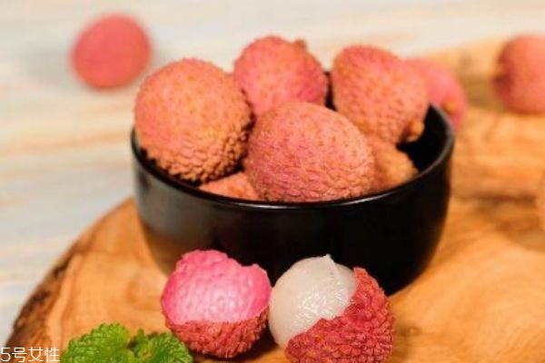 荔枝可以降血糖嗎 荔枝到底是升糖還是降糖 荔枝可以降血糖嗎 荔枝到底是升糖還是降糖