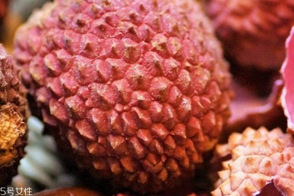 荔枝怎么剝皮去核 教你如何快速剝皮 荔枝怎么剝皮去核 教你如何快速剝皮