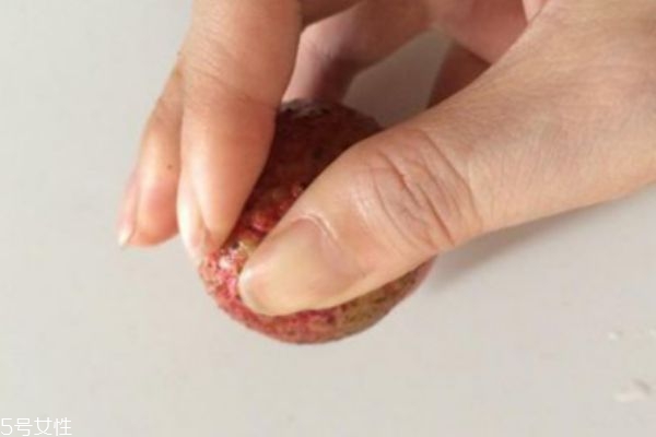 荔枝殼發(fā)霉了還能吃嗎 新鮮荔枝怎么保存 荔枝殼發(fā)霉了還能吃嗎 新鮮荔枝怎么保存