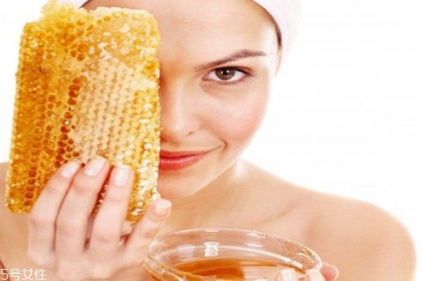 蜂蜜可以直接涂臉上嗎 痘痘肌最好不要直接上臉 蜂蜜可以直接涂臉上嗎 痘痘肌最好不要直接上臉