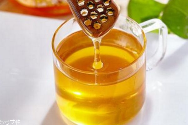 蜂蜜可以直接涂臉上嗎 痘痘肌最好不要直接上臉 蜂蜜可以直接涂臉上嗎 痘痘肌最好不要直接上臉