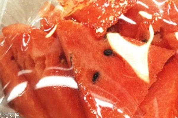 西瓜沒切開能放幾天 西瓜切開之后常溫放多久 西瓜沒切開能放幾天 西瓜切開之后常溫放多久